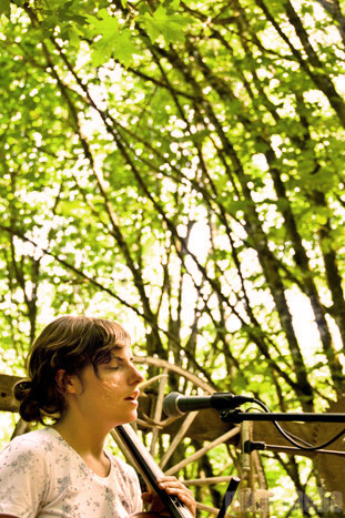 Horse Feathers at Pendarvis Farm, August 1, 2009. Photo by Ian McNeil and Steve Benoit.