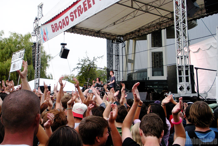 Matt & Kim at Seattle Center, September 5, 2009. Photo by Mollyrose Sommer.