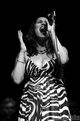 Pink Martini at Oregon Zoo, September 6, 2009. Photo by Angel Priest.