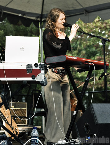Anomie Belle at Seattle Center, September 7, 2009. Photo by Nicole Kristek.