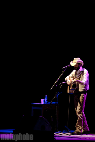 Ray Lamontagne at Providence Performing Arts Center, November 3, 2009. Photo by Steve Benoit.
