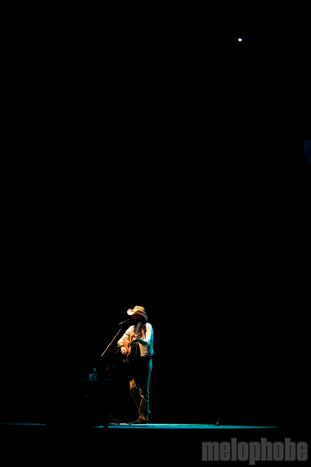 Ray Lamontagne at Providence Performing Arts Center, November 3, 2009. Photo by Steve Benoit.