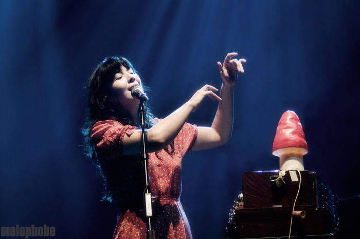 Lisa Hannigan at Paramount Theatre, November 5, 2009. Photo by Jared Froiland and Katie Lomax.