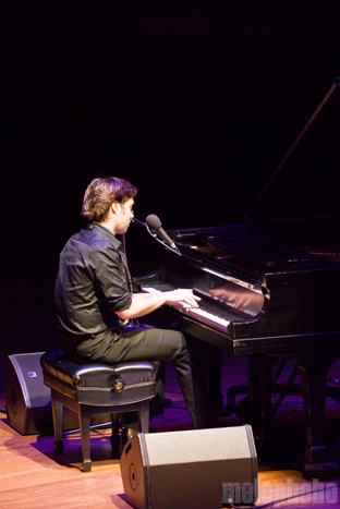 Rufus Wainwright at Benaroya Hall, November 8, 2009. Photo by Jill Rachel Evans.