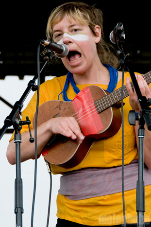 tUnE-yArDs, May 30, 2010. Photo by Ian McNeil.