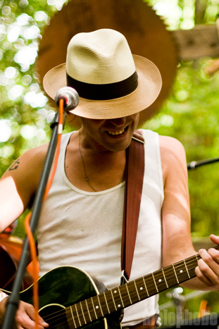 Langhorne Slim at Pendarvis Farm, August 7, 2010. Photo by Andrew Rasmussen and Ian McNeil.