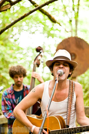 Langhorne Slim at Pendarvis Farm, August 7, 2010. Photo by Andrew Rasmussen and Ian McNeil.