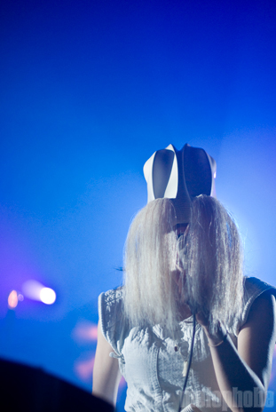 Blonde Redhead at Roseland Theater, November 20, 2010. Photo by Ian McNeil.