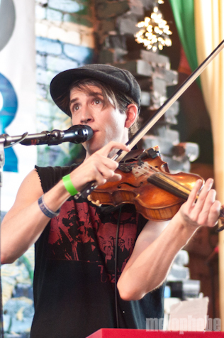 Owen Pallett at Flamingo Cantina, March 18, 2011. Photo by Chris Barth.
