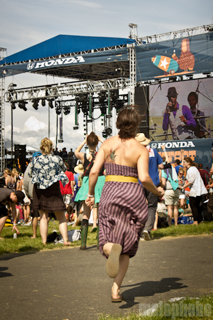 Aloe Blacc at Bigfoot Stage, May 28, 2011. Photo by Troy Dunham.
