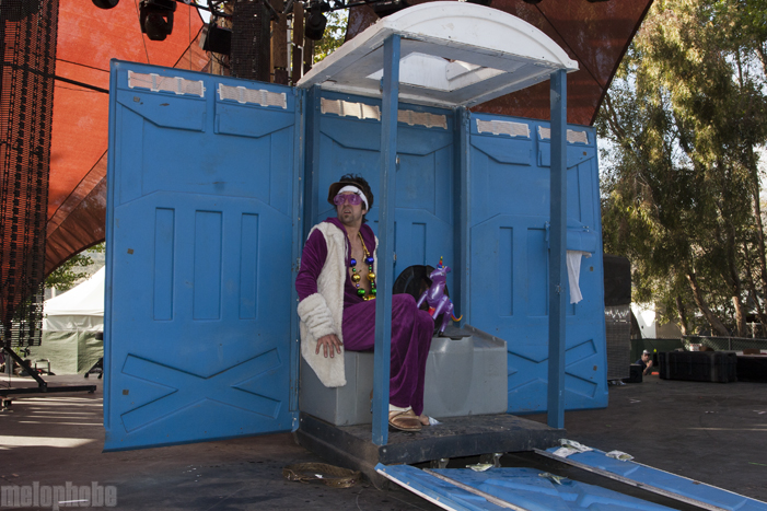 nOah VeiL's pOrtal pOttty at Oak Canyon Ranch, May 28, 2011. Photo by Lymay Iwasaki.