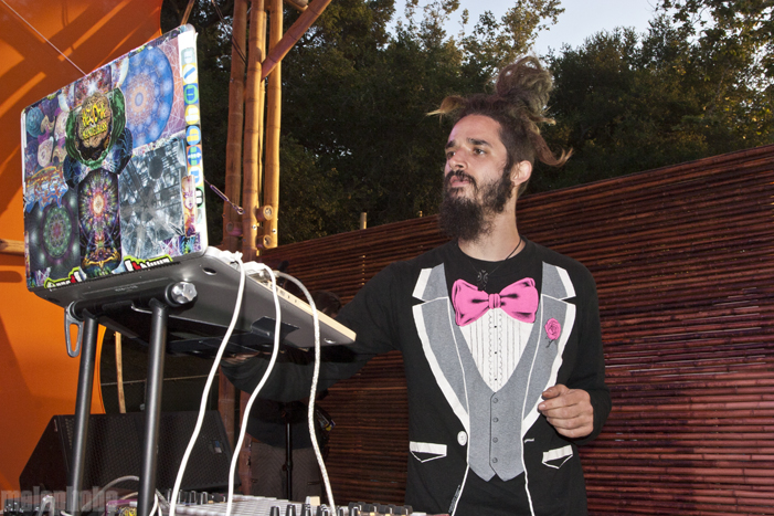 Heyoka at Oak Canyon Ranch, May 28, 2011. Photo by Lymay Iwasaki.