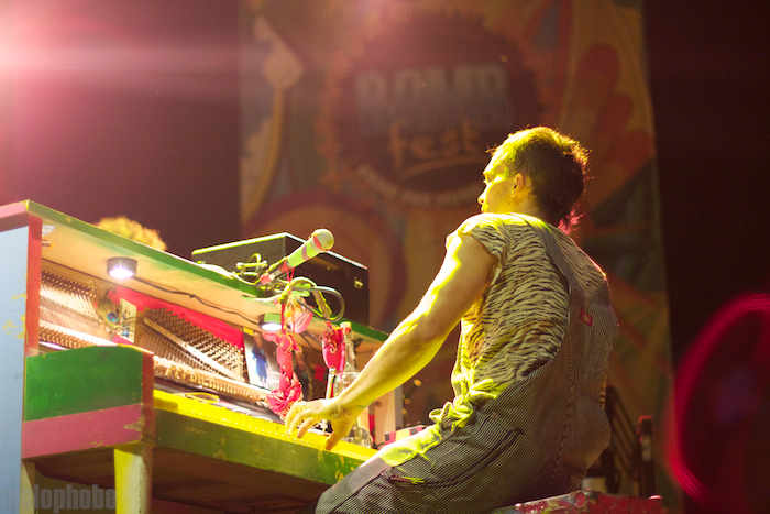 Edward Sharpe and the Magnetic Zeros, May 28, 2011. Photo by Michael Zonenashvili.