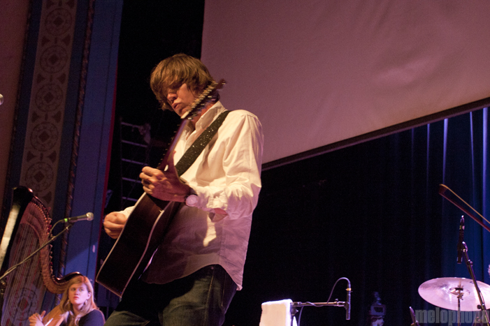 Thurston Moore at Aladdin Theater, July 23, 2011. Photo by Lymay Iwasaki.
