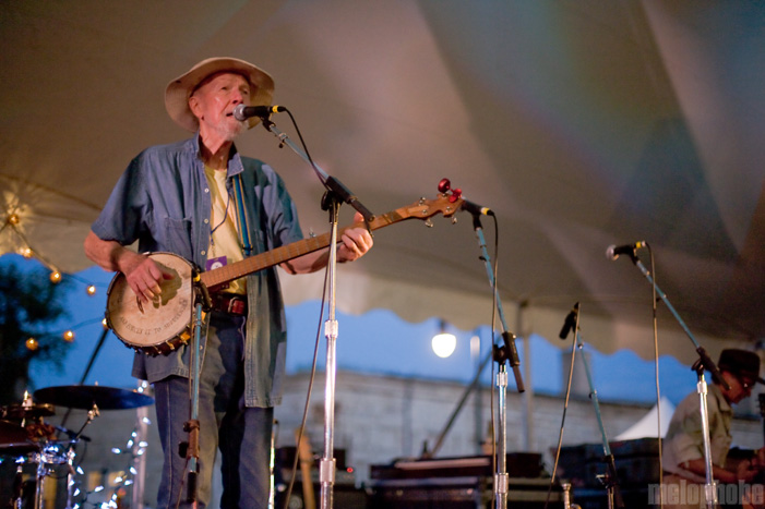 Newport Folk Festival Backstage Benefit, July 30, 2011. Photo by Boston Concert Photography.