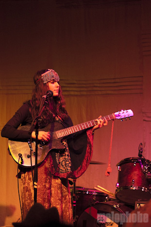 Tasseomancy at Holocene, November 14, 2011. Photo by Jesse Noone.