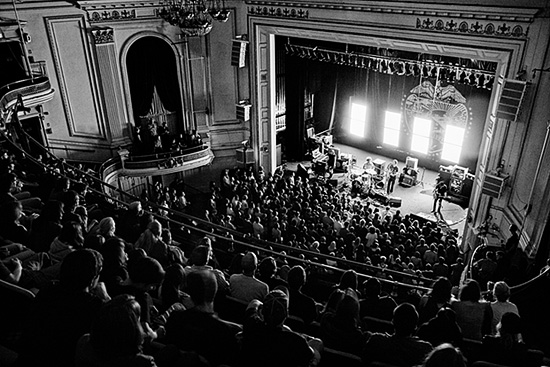 The Dandy Warhols at Wilbur Theatre, September 16, 2008. Photo by Ari Sommer and Joshua Bean.