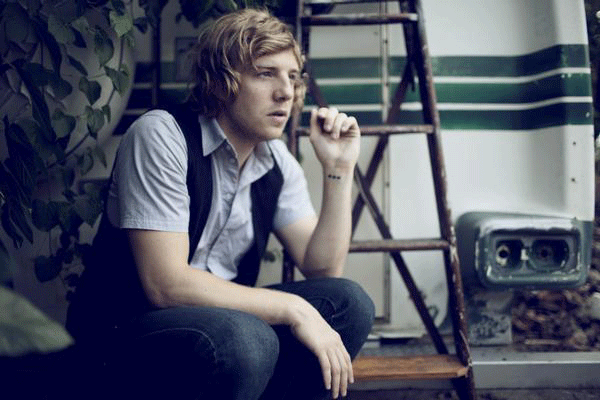 Andrew Belle